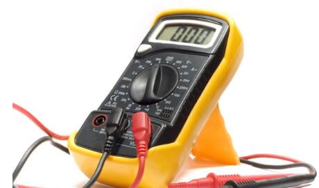 在數(shù)字萬用表（DMM）、歐姆表、電流表和電壓表之間進(jìn)行選擇
